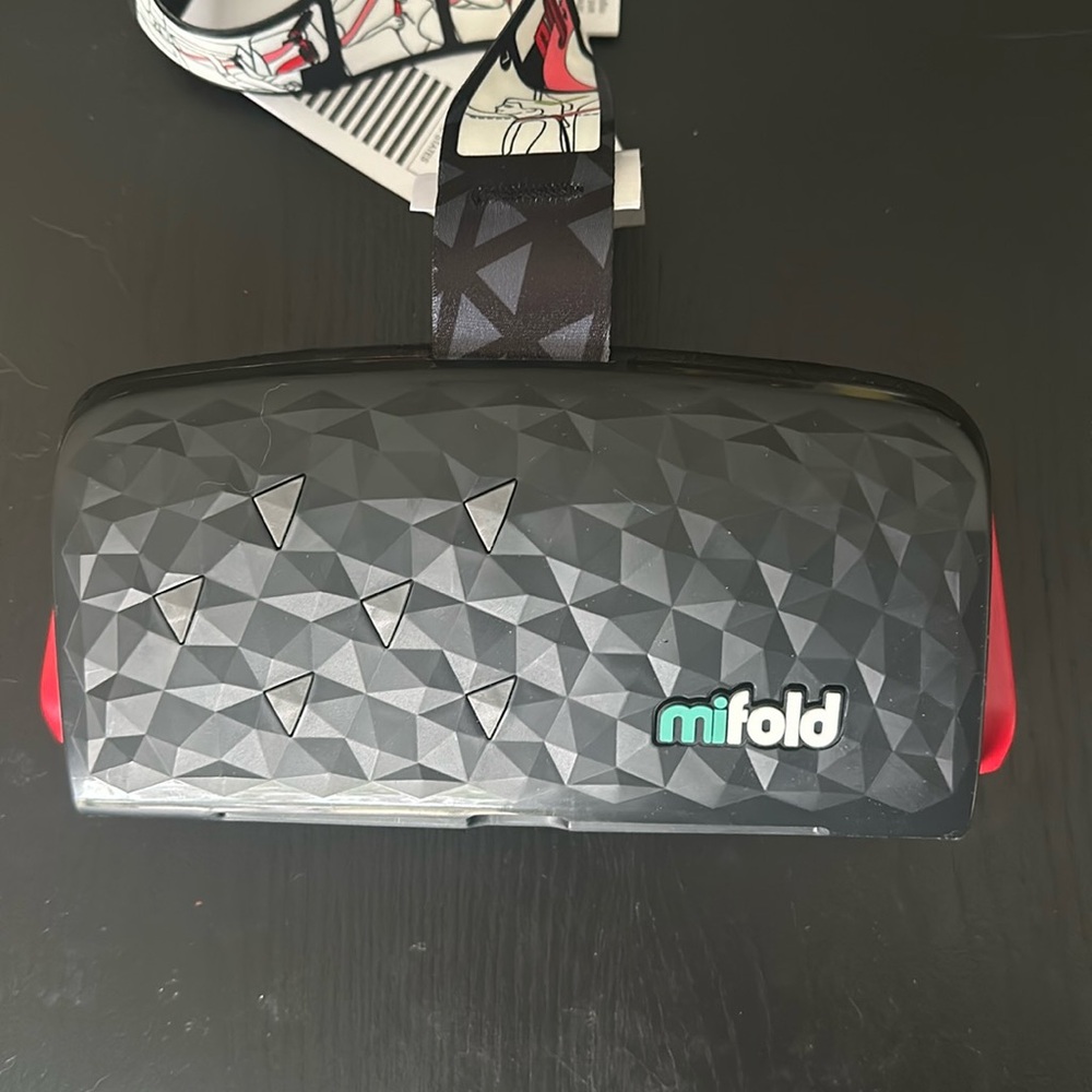 Mifold folding booster seat